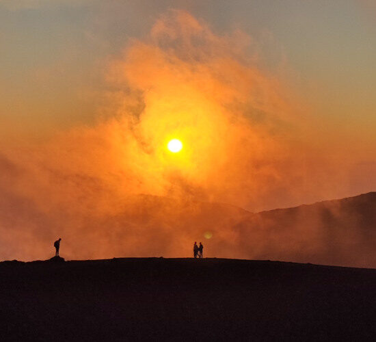 trekking sull' Etna, Tra fuoco e paesaggi